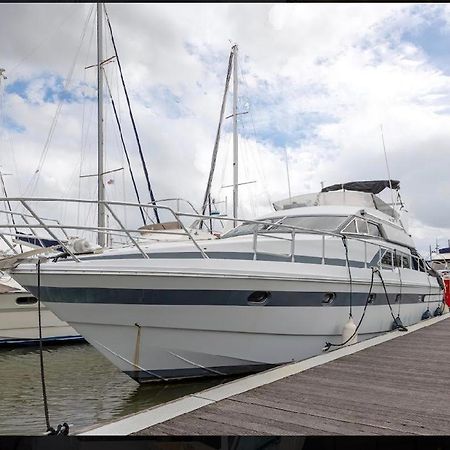 فندق Beautiful And Magnific Yacht Lisboa المظهر الخارجي الصورة